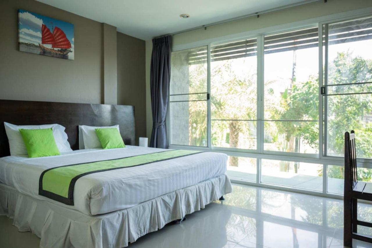 Baan Oui Guest House - Nai Harn Phuket Luaran gambar