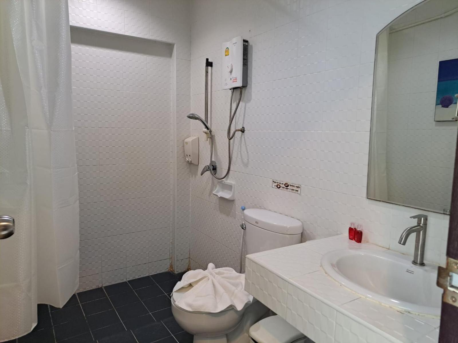 Baan Oui Guest House - Nai Harn Phuket Luaran gambar